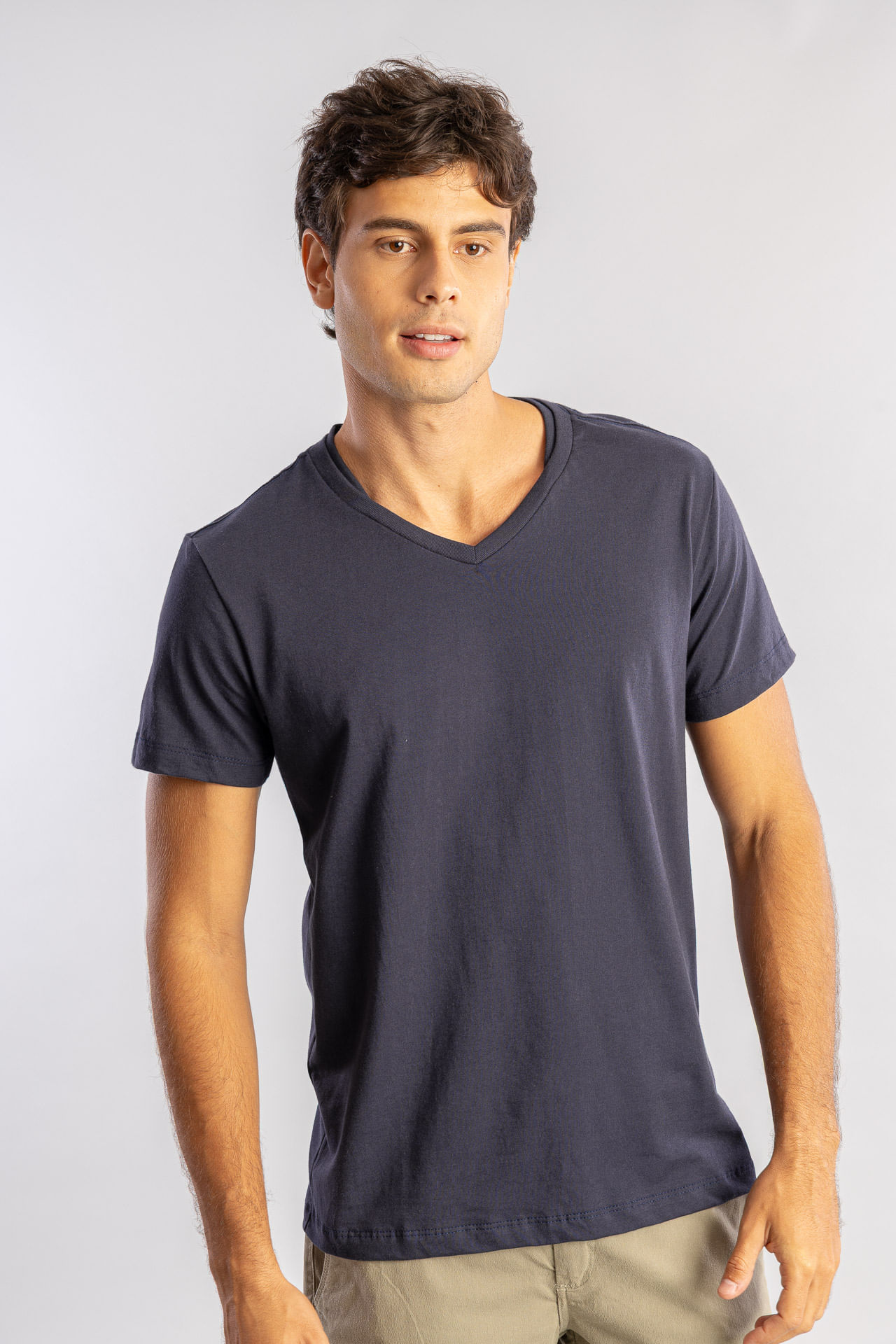 Camiseta Básica Gola V S26 - Marinho