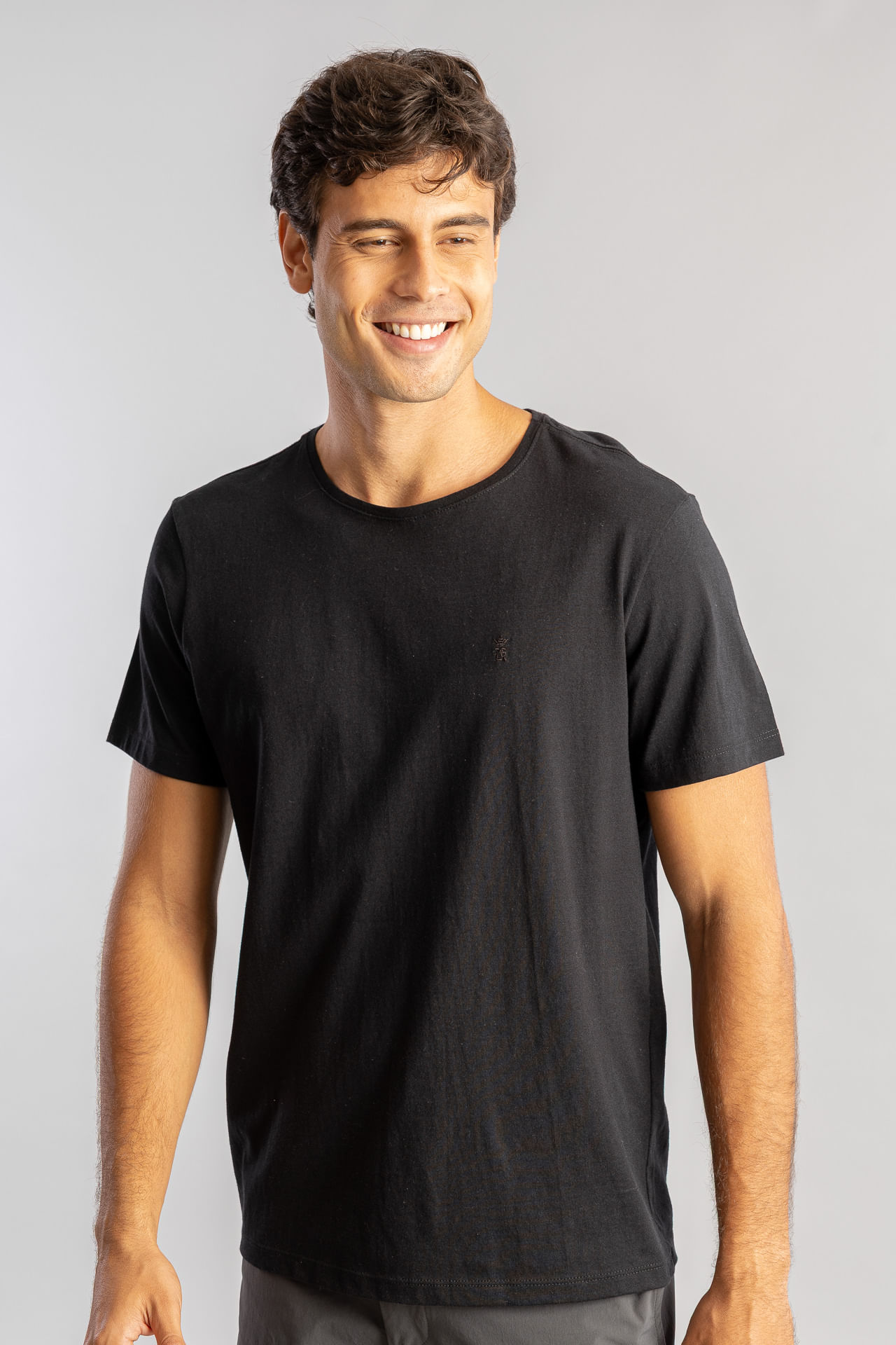 Camiseta Gola Careca S26 - Preto