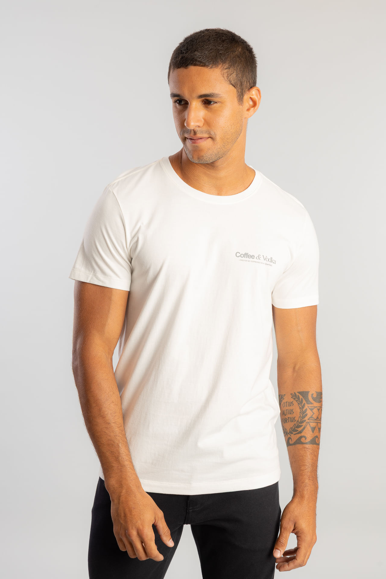 Camiseta Coffee & Vodka W26 - Off White