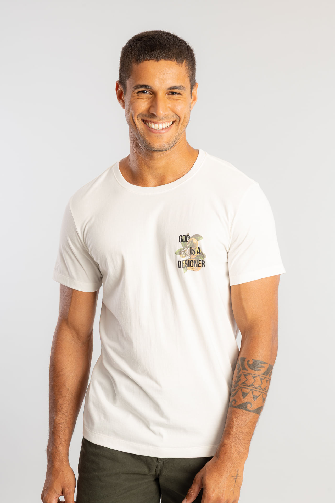 Camiseta God Is A Designer W26 - Off White