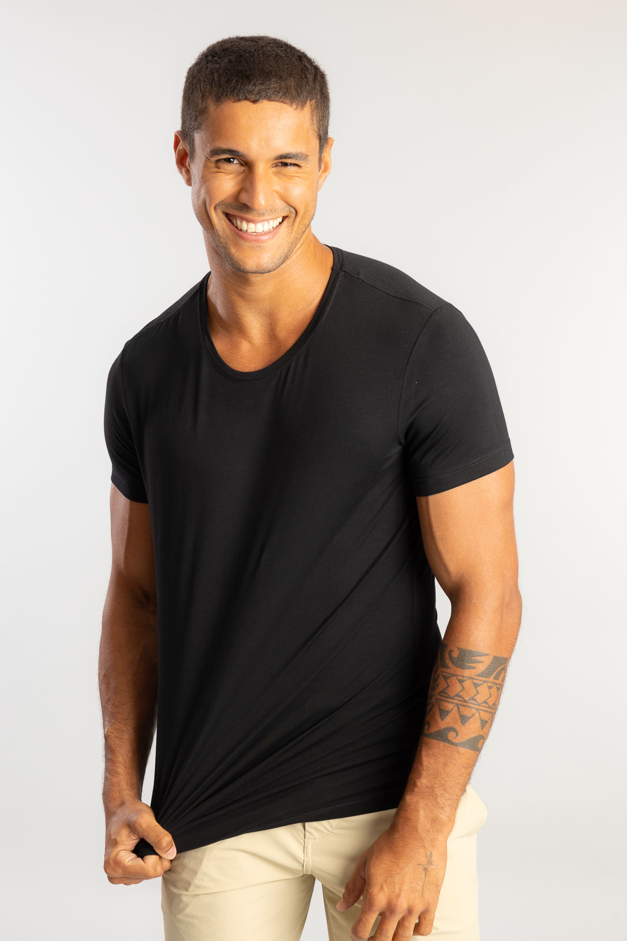 Camiseta Slim Tech Gola Careca W26 - Preto